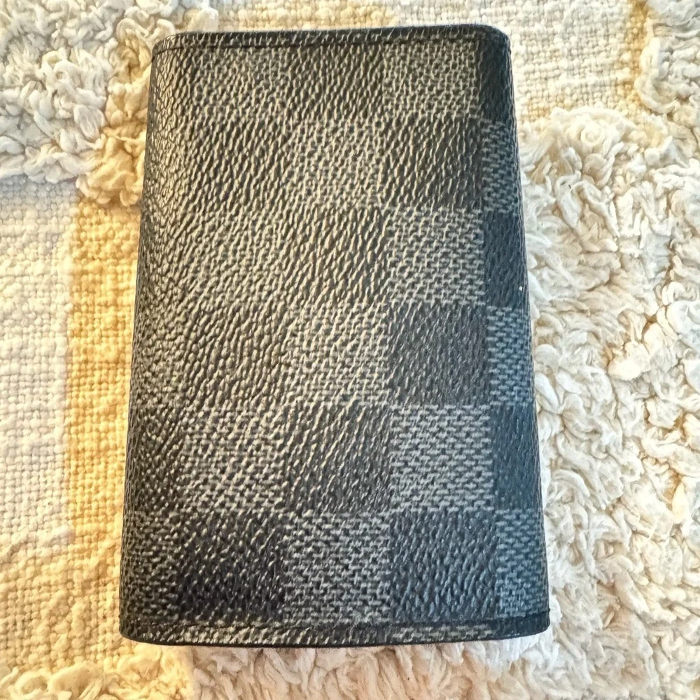 Authentic Louis Vuitton Graphite 6 Key holder
